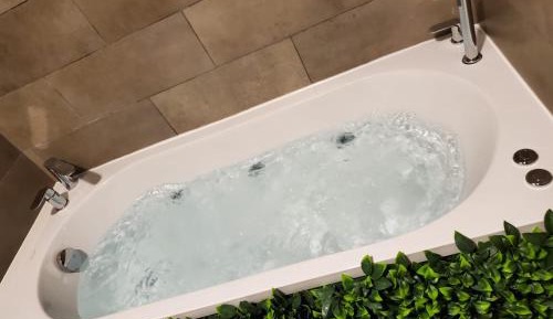 Studio with Spa Bath