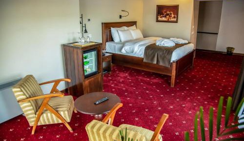 Standard Triple Room with River View