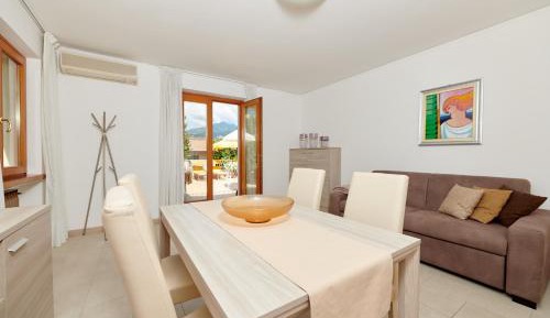 Apartment with Garden View
