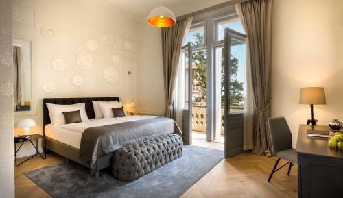 Camelia Suite