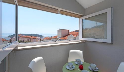 Two Bedroom Apartment with Balcony and Sea View