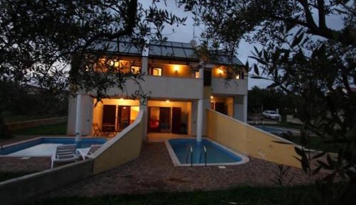 Three-Bedroom Holiday Home 