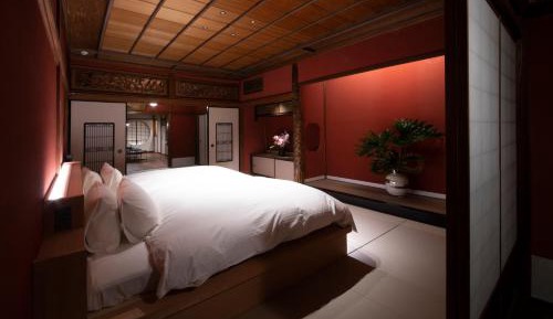 Suite with Garden View
