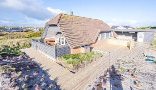 Three-Bedroom Holiday Home 