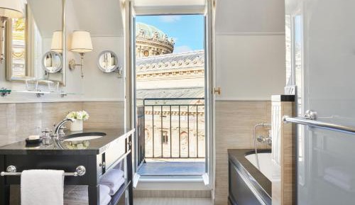 Premium King Room with Balcony and Opera View