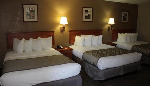 Queen Room with Three Queen Beds - Non-smoking