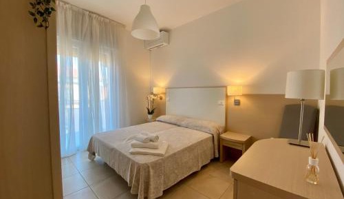 Double or Twin Room with Lateral Sea View