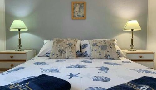 One-Bedroom Apartment with Sea View