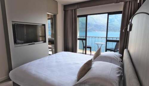 Suite with Lake View