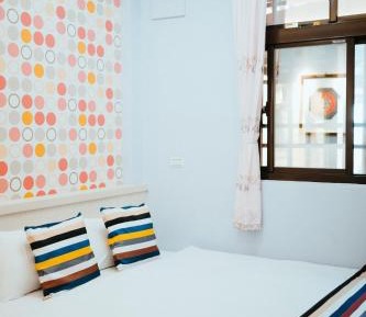 Single Room with Shared Bathroom