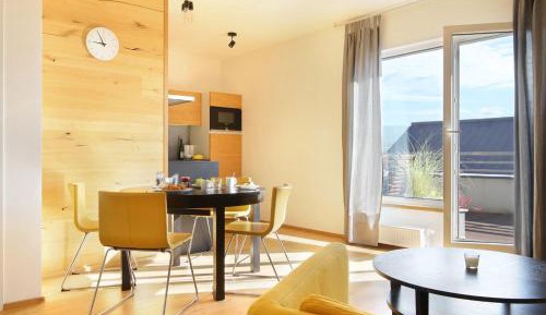 Apartment with Mountain View