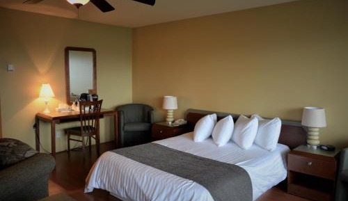 Deluxe Queen Room