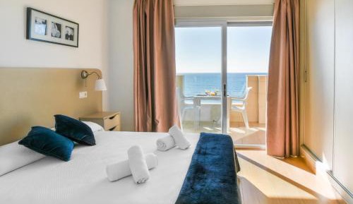 Two-Bedroom Apartment with Frontal Sea View