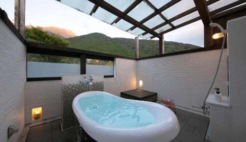 Yufudake-VIew Japanese-Style Superior Room with Bed Room with Cast Iron Clawfoot Tub - Annex (Renovated in 2021)