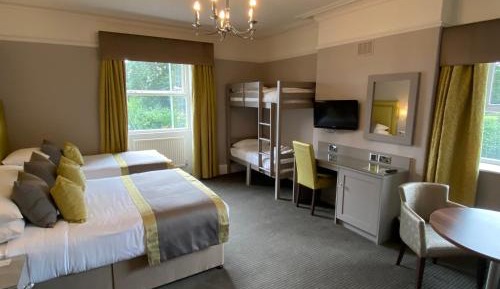 Deluxe Family Room