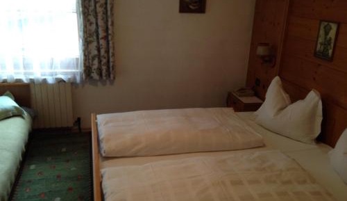 Classic One-Bedroom Apartment with Balcony (2-4 Adults)