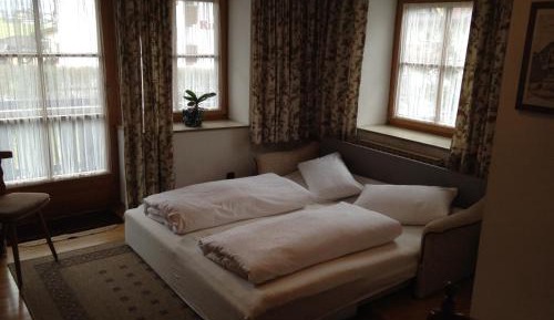 Standard One-Bedroom Apartment with Balcony (2-4 Adults)