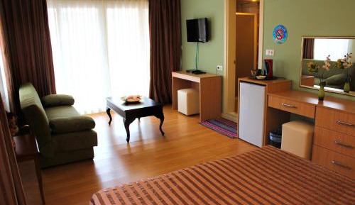 Suite (2 Adults + 1 Child)