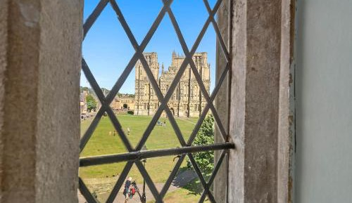 Double Room with Four-Poster Bed and Cathedral View