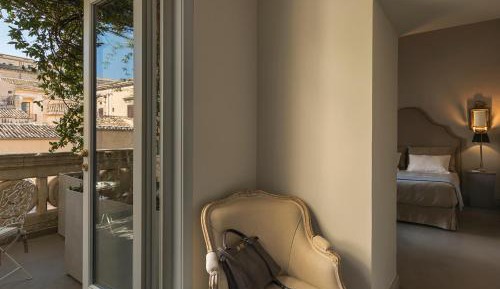 Double or Twin Room with Terrace