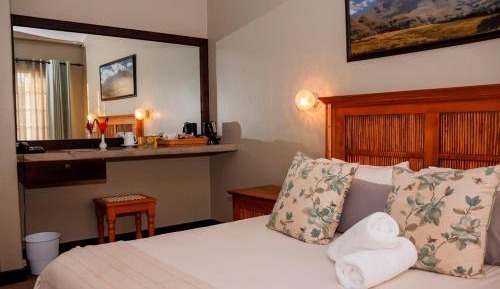 Double or Twin Room with Mountain View