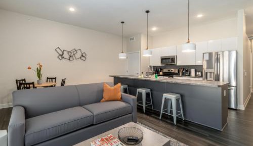 Two-Bedroom Apartment (Self Check-in with Virtual Front Desk)