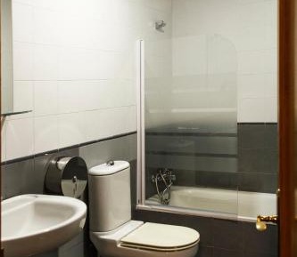 Quadruple Room with Private Bathroom