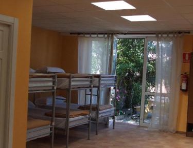 Single Bed in Mixed Dormitory Room