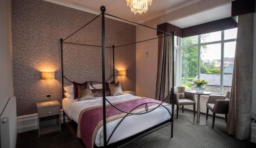 Deluxe Four Poster