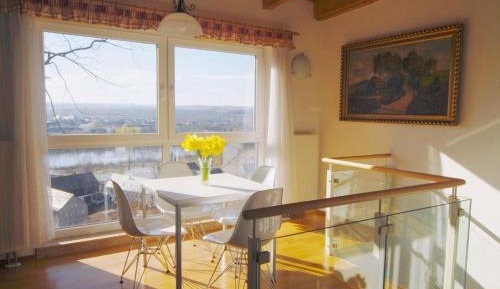 Apartment with Mountain View