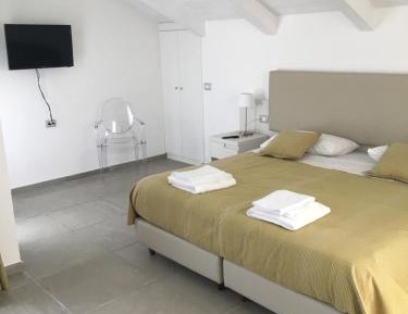 Quadruple Room with Private Bathroom