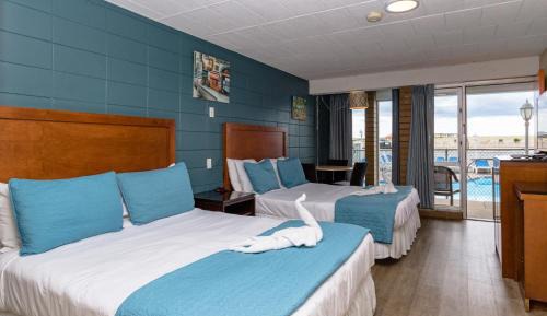 Family Room with 2 Queen Beds