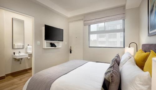Small Queen Room