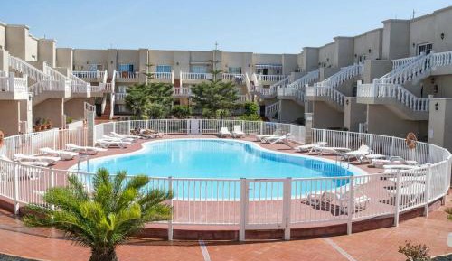 Apartment with Pool View 
