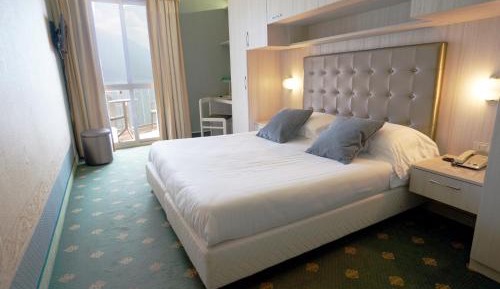 Economy Double Room with Lake View