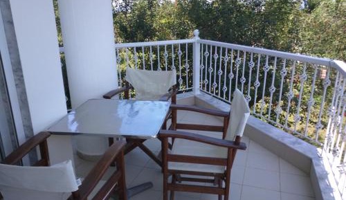 Studio (3 Adults)