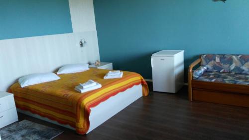 Deluxe Double Room (2 Adults + 1 Child)