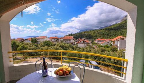 Suite with Mountain View