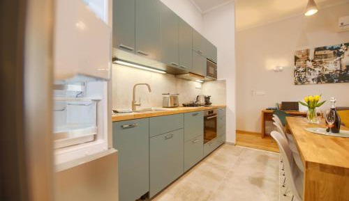 One-Bedroom Apartment with Patio