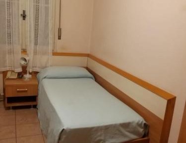 Single Room with Shared Bathroom