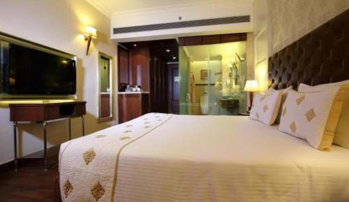 Executive Room with 15% off on food and soft beverages 