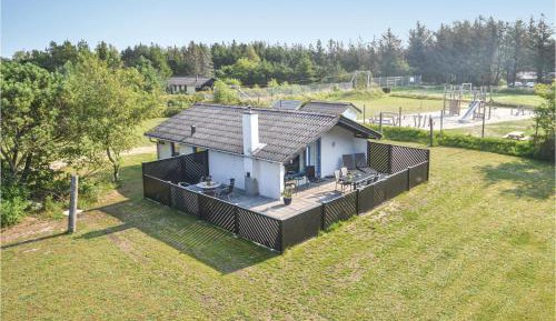 Three-Bedroom Holiday Home 