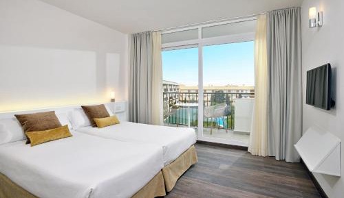 Sol Family Suite (2 Adults + 2 Children)