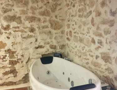 One-Bedroom Apartment with Hydro-massage Bathtub