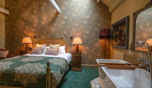 Deluxe Double Room with Bath