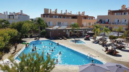 Apartment with Pool View 