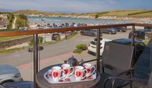 Porth Sands Two-Bedroom Apartment with Sea View (No dogs)