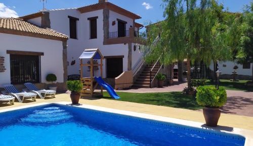 Apartment with Pool View 