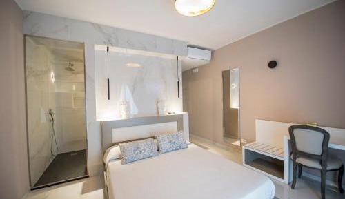 Queen Room with Balcony