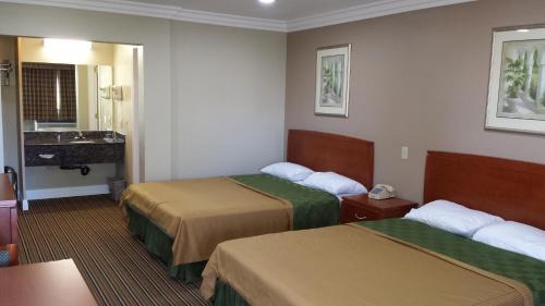 Standard Queen Room with Two Queen Beds